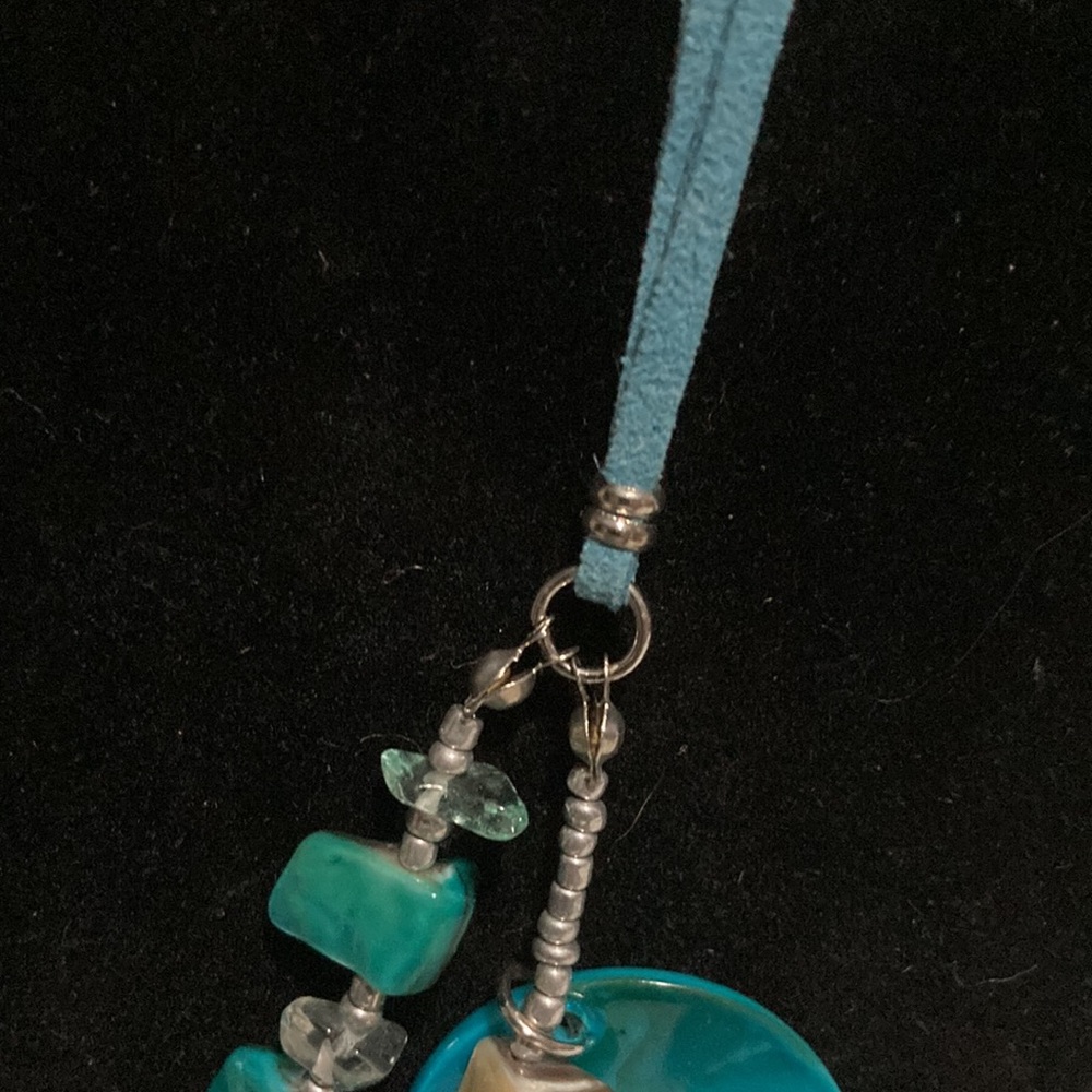 Turquoise Blue Shell Necklace - Picture 2 of 5